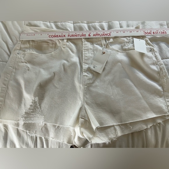 Good American High Rise 5-Pocket Style Distressed 90's Shorts NWT White 14/32‎ - Picture 14 of 16